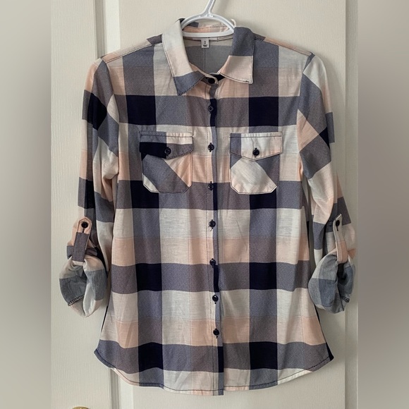 Women’s Ardene NWOT Button Up Long Sleeve - Picture 2 of 7